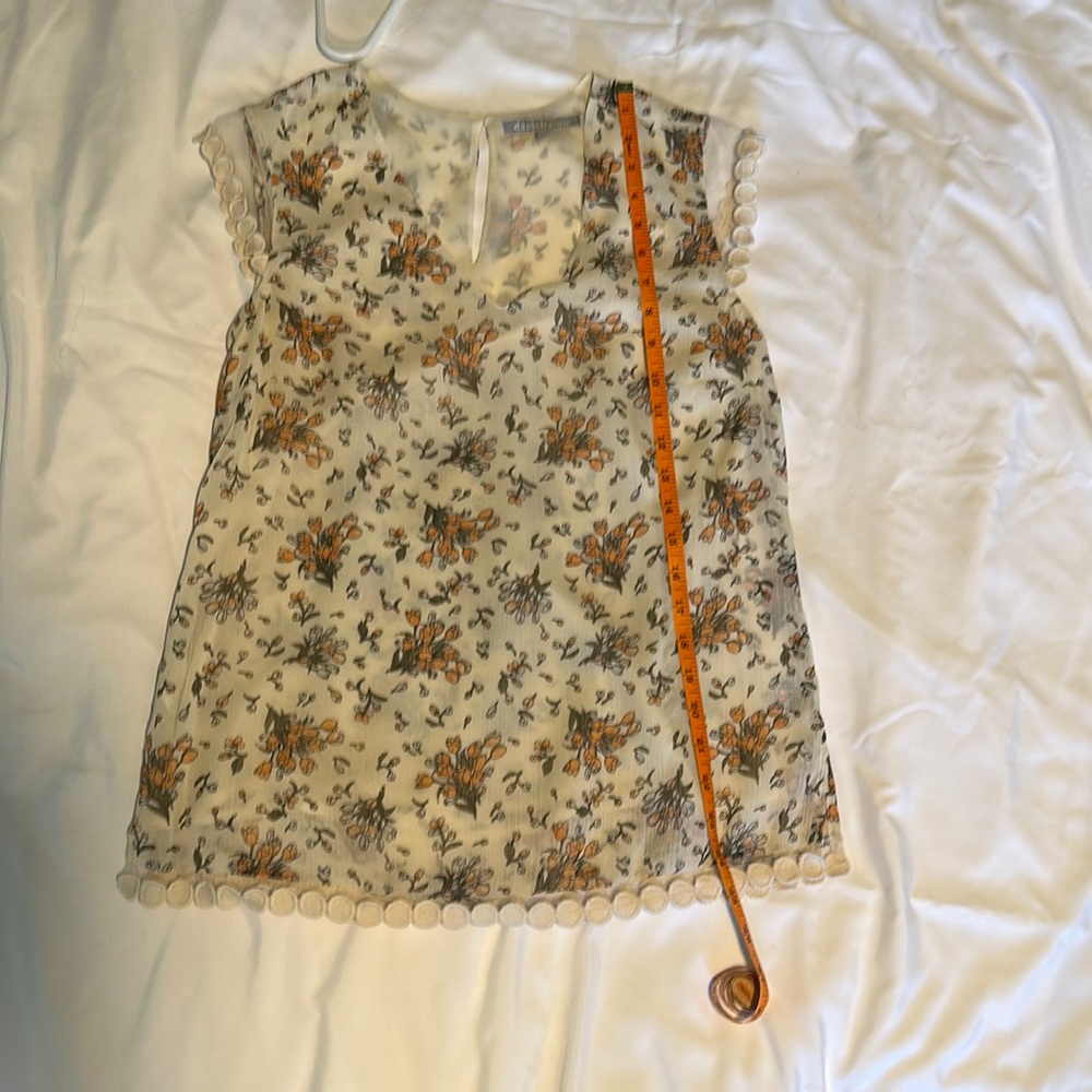 Capped sleeve women’s floral blouse